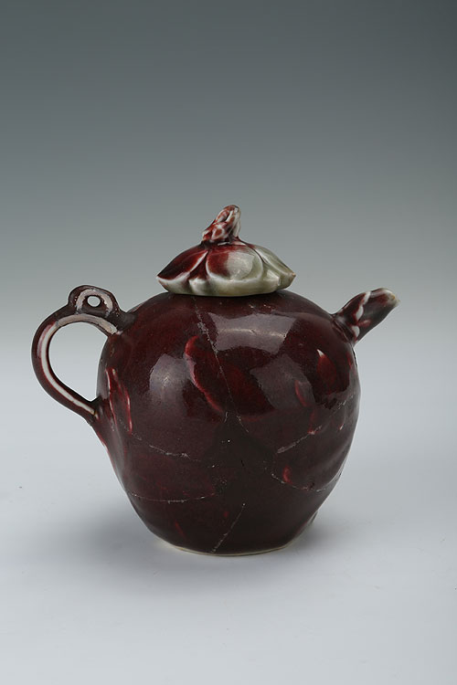 Red-glazed peach-shaped water dropper