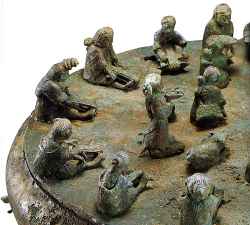 云南晋宁石寨山出土的纺织场面贮贝器(西汉)【局部图】