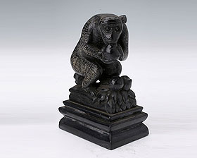 墨晶石雕猴桃座