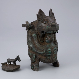 青铜虎卣（仿制品）