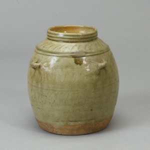 东汉(25—220) 高9.5厘米,口径9.7厘米,底径14.3厘米 岳州窑青釉四系罐