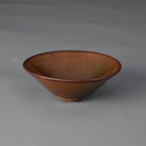 宋(960-1279) 高5.4厘米,口径12.7厘米,足径3.7厘米 建窑褐釉兔毫盏
