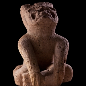 公元前1800—前200年 93×72×80厘米 塔巴斯科州 维曼吉约 拉文塔 卡洛斯‧裴里瑟‧卡玛拉人类学博物馆藏 豹人石雕