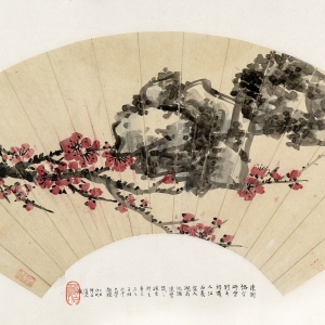 民国 纸本设色 17.6×51cm 款识:藕塘先生雅属,陈衡恪于京师。 印鉴:陈衡之印(白文) 此图构图简约,以粗笔画梅、石,笔墨朴拙浑厚,精气神十足,彰显画家豪迈豁达的性情。 陈师曾 梅石图扇页