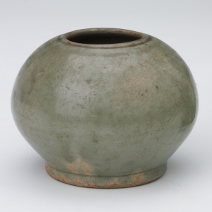 唐(618—907) 高5.8厘米,口径3.3厘米,底径5.1厘米 长沙丝茅冲出土 越窑青釉罐