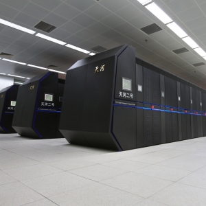 由国防科技大学研制的“天河”系列超级计算机在数据密集型应用方面国际领先,为我国人工智能和大数据处理提供重要支撑。 超级计算机