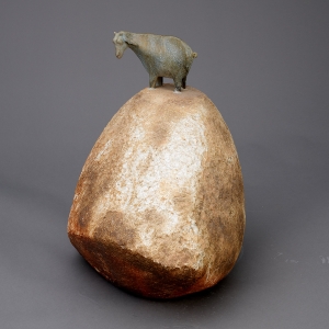 Far-sighted(《高瞻远瞩》)Sculpture of A Stone and A Sheep Far-sighted(《高瞻远瞩》)Sculpture of A Stone and A Sheep