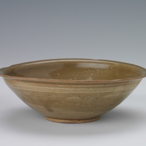 北宋(960-1127) 高5.5厘米,口径16.6厘米,足径6.3厘米 衡州窑青釉碗