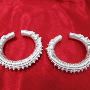A Pair of Silver Dragon-Head Bracelets 
