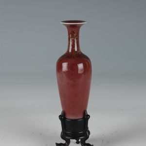 清康熙(1662~1722) 高16.1厘米,口径3.7厘米,足径2.1厘米 豇豆红釉瓶