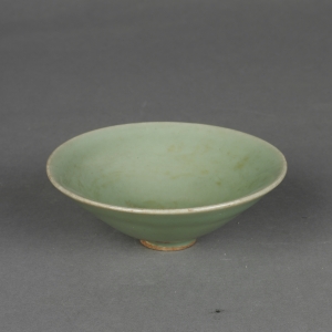 北宋(960-1127) 高4.1厘米,口径12.2厘米,足径2.8厘米 耀州窑青釉斗笠盏