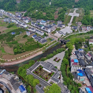 大力弘扬红色文化,推进文旅融合。图为湖南省桑植县洪家关镇。 湖南省桑植县洪家关镇