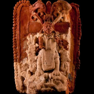 公元600—900年 38×28×24厘米 塔巴斯科州 塔皮珠帕 卡洛斯‧裴里瑟‧卡玛拉人类学博物馆藏 地下世界众生形象陶香炉盖