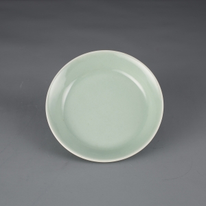 清道光(1821—1850) 高3.4厘米,口径17厘米,足径11厘米 64、冬青釉碗